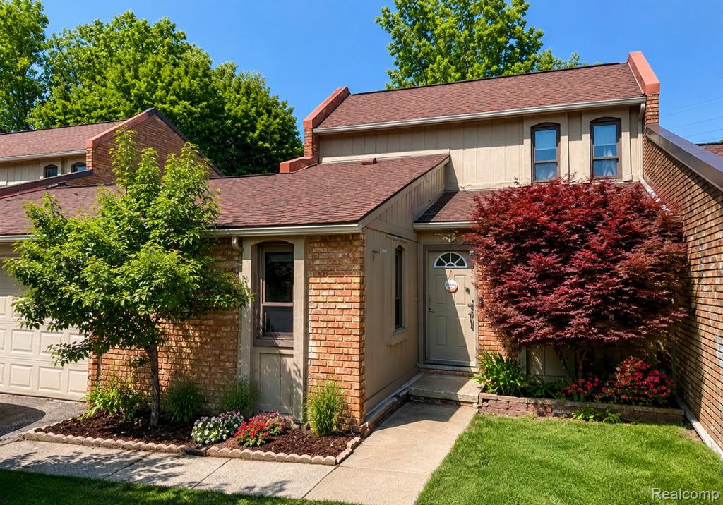 2910 Moon Lake Drive, West Bloomfield, MI 48323