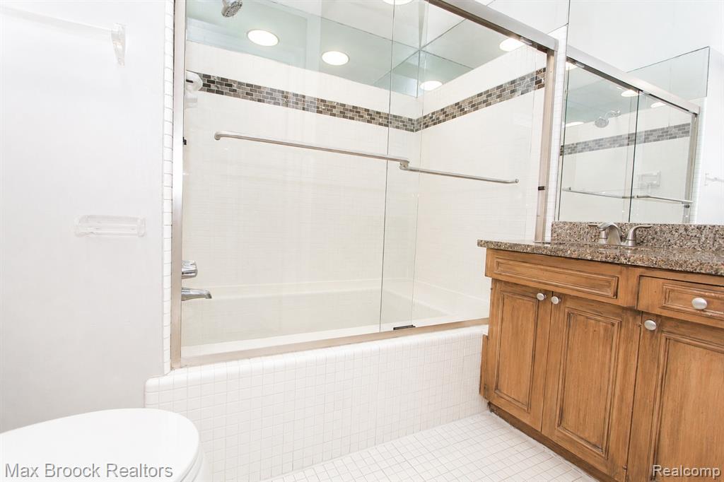 7139 Creeks Crossing, West Bloomfield, MI — Photo 29