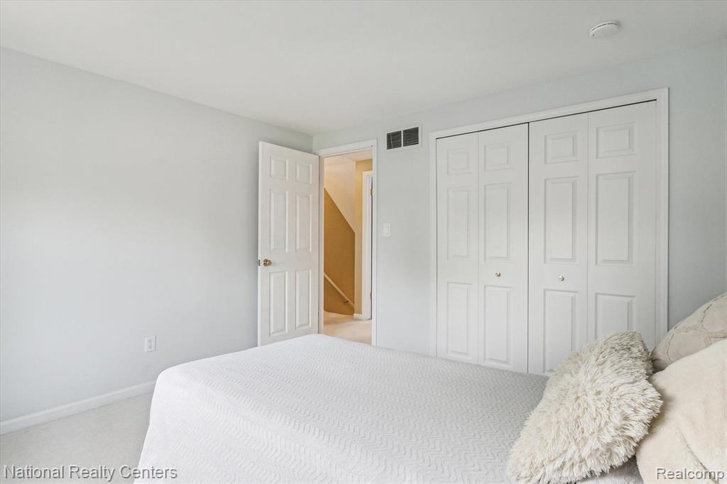 42372 COTSWOLD Court, Northville, MI 48168 — Photo 38