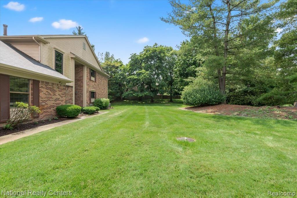 37224 BRENTWOOD Circle, Farmington Hills, MI 48331 — Photo 5