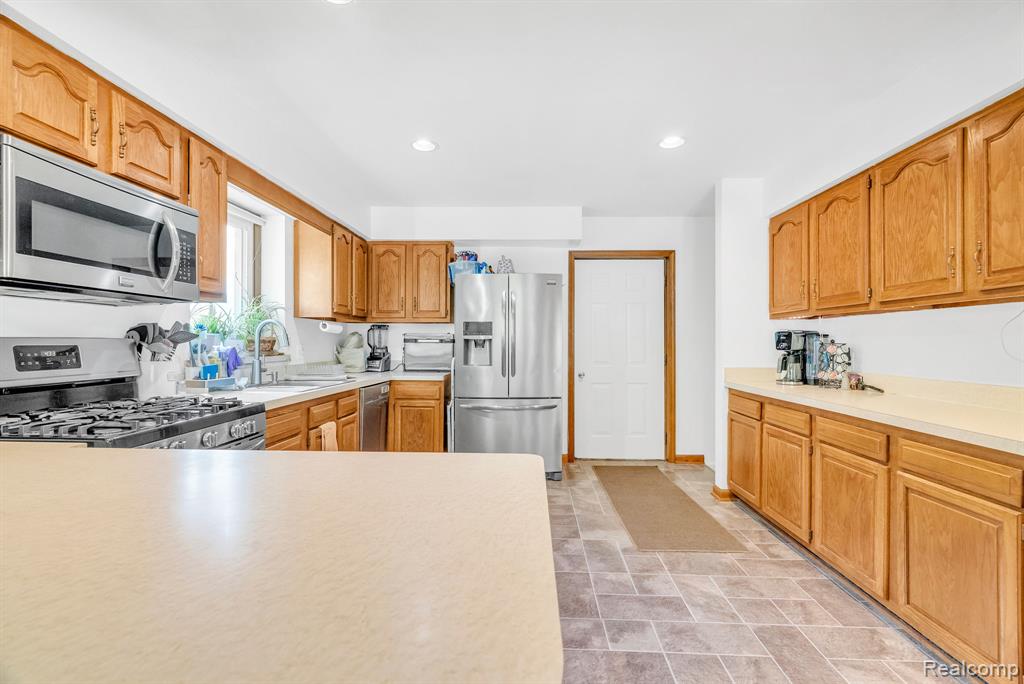 3176 Yorkshire Drive, Port Huron, MI 48060 — Photo 16