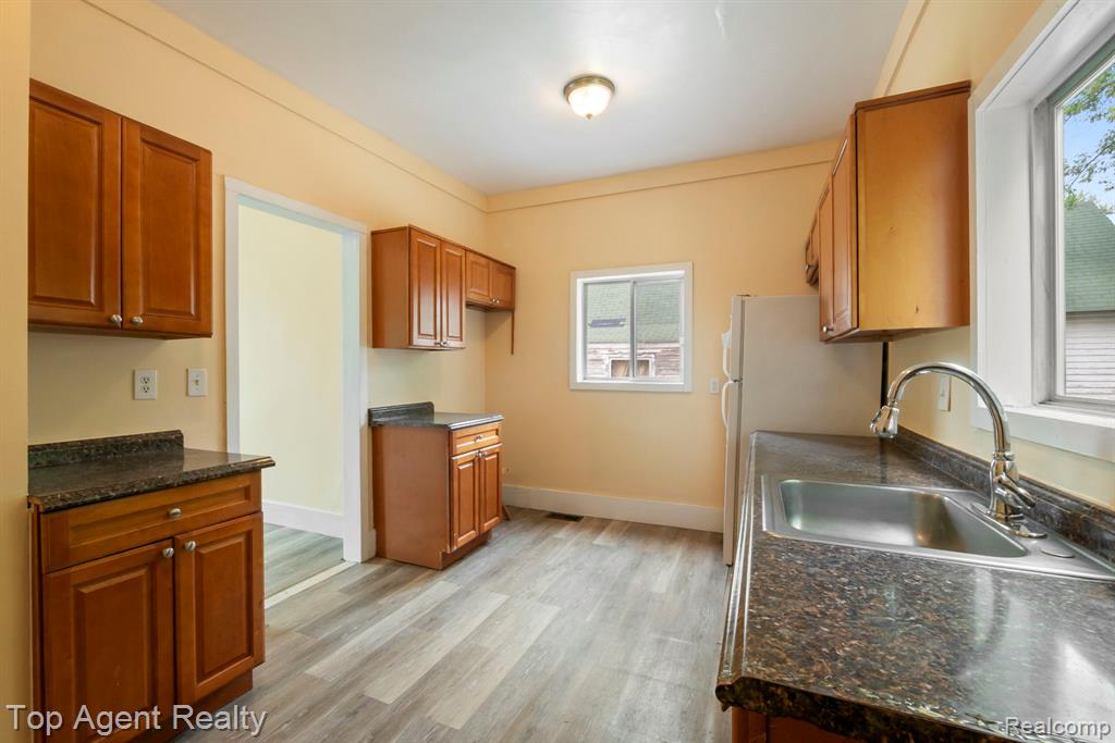 50 Henderson Street, Pontiac, MI 48341 — Photo 16