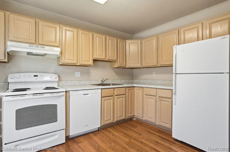 900 Little Hill Court, Rochester Hills, MI 48307 — Photo 11