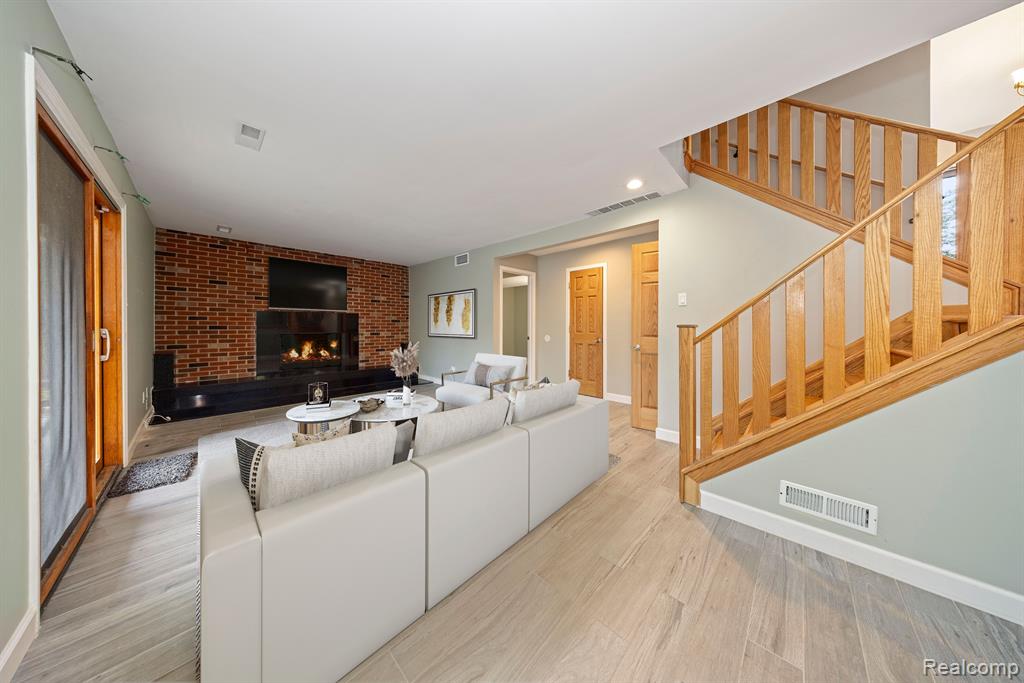 5731 FARMINGTON Road, West Bloomfield, MI — Photo 30