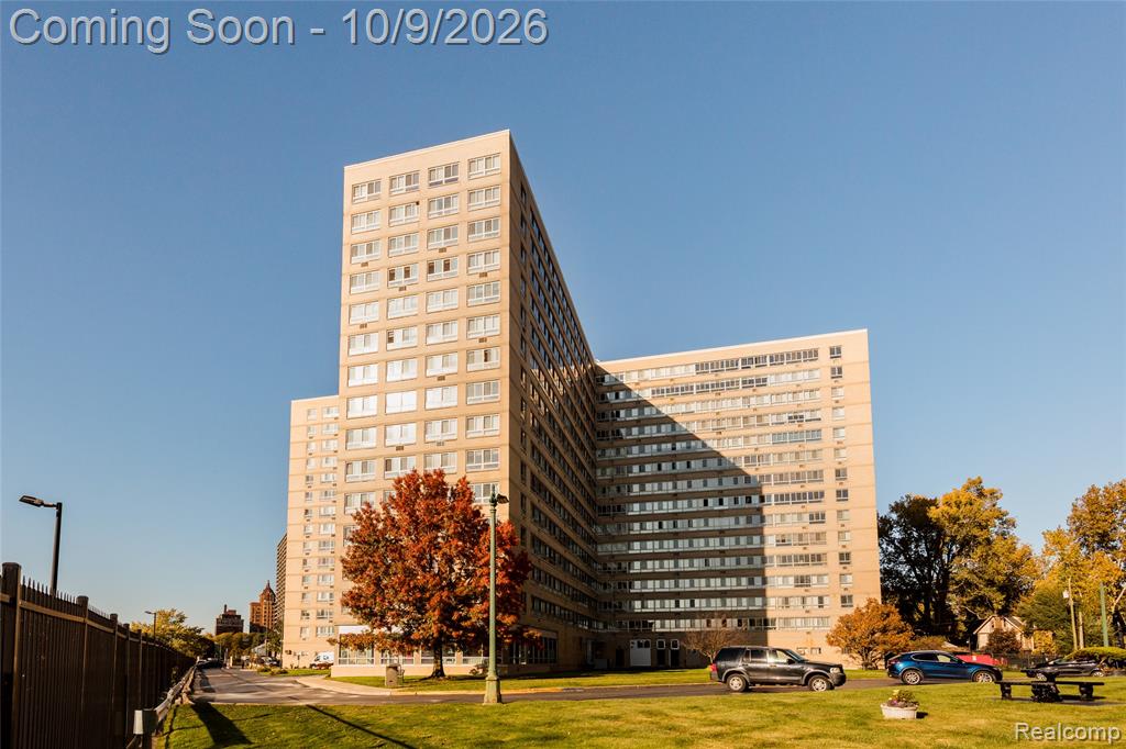 8900 E JEFFERSON, 1022-1024, Detroit, MI 48201