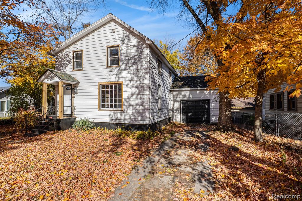 407 E Elizabeth Street, Fenton, MI 48430 — front exterior
