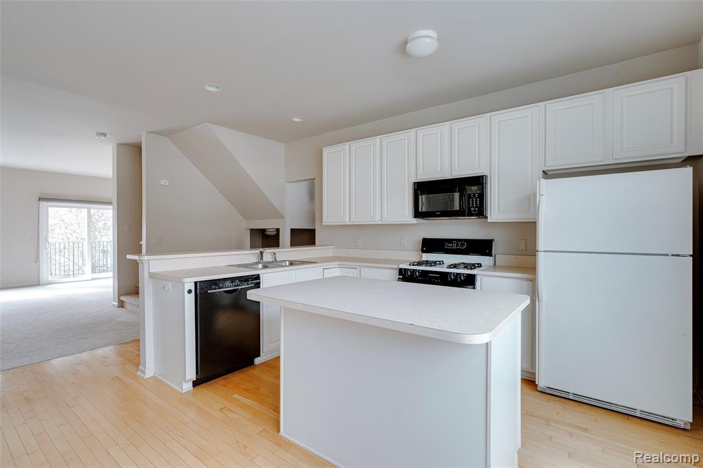 432 CHERRY ORCHARD Road, Canton, MI 48188 — Photo 17
