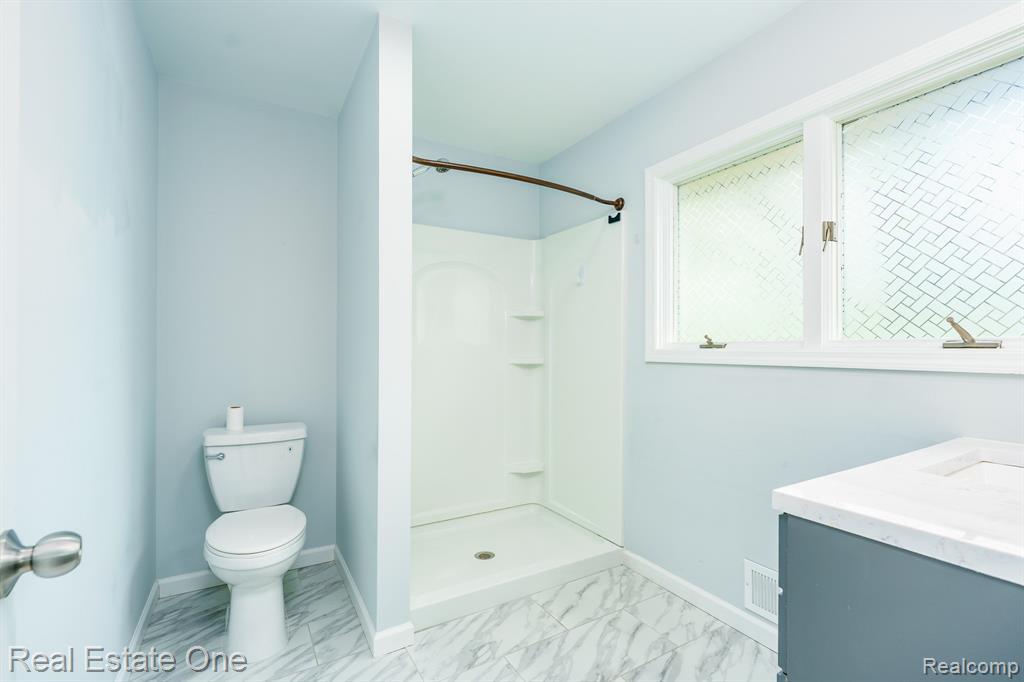 735 Columbiaville Road, Columbiaville, MI 48421 — Photo 16