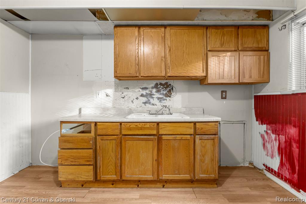 8025 Oak Street, Taylor, MI 48180 — Photo 8