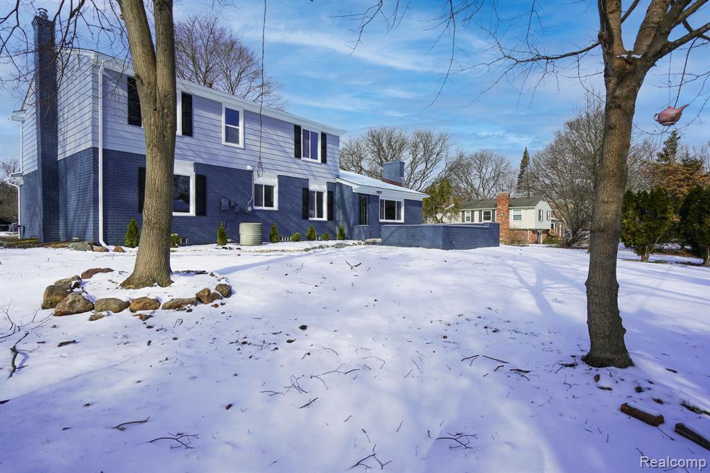 7359 SAINT AUBURN Drive, Bloomfield Hills, MI 48301 — Photo 8