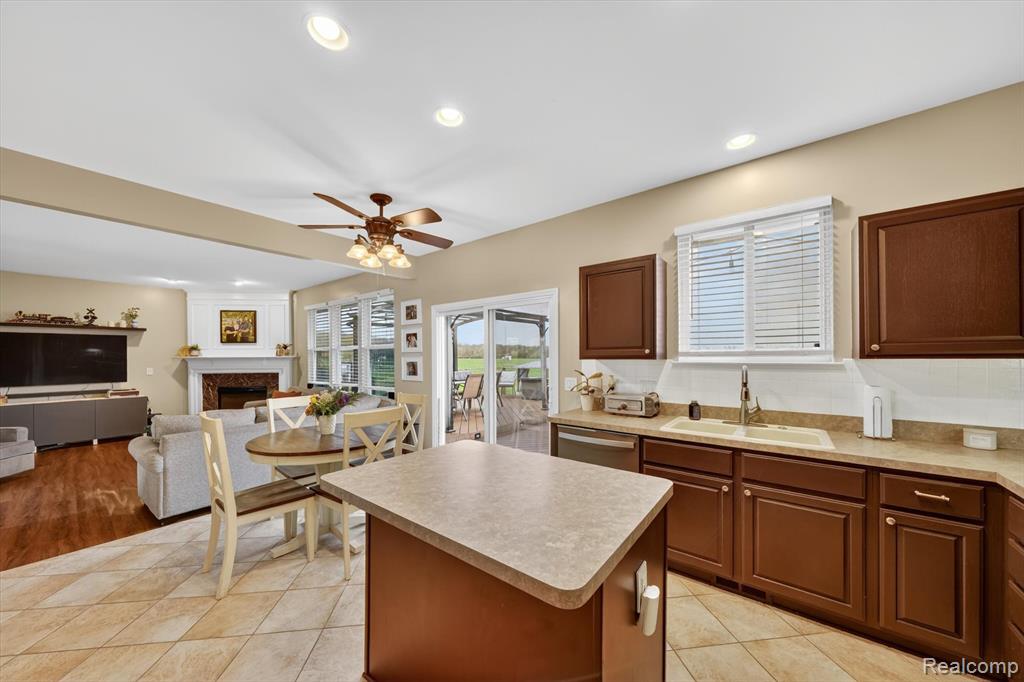 27735 E Mockingbird Drive, Flat Rock, MI 48134 — Photo 13