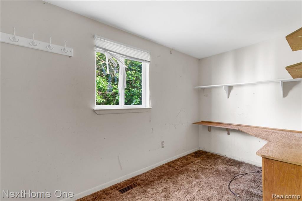 7469 LONGWORTH Drive, Brighton, MI 48116 — Photo 9