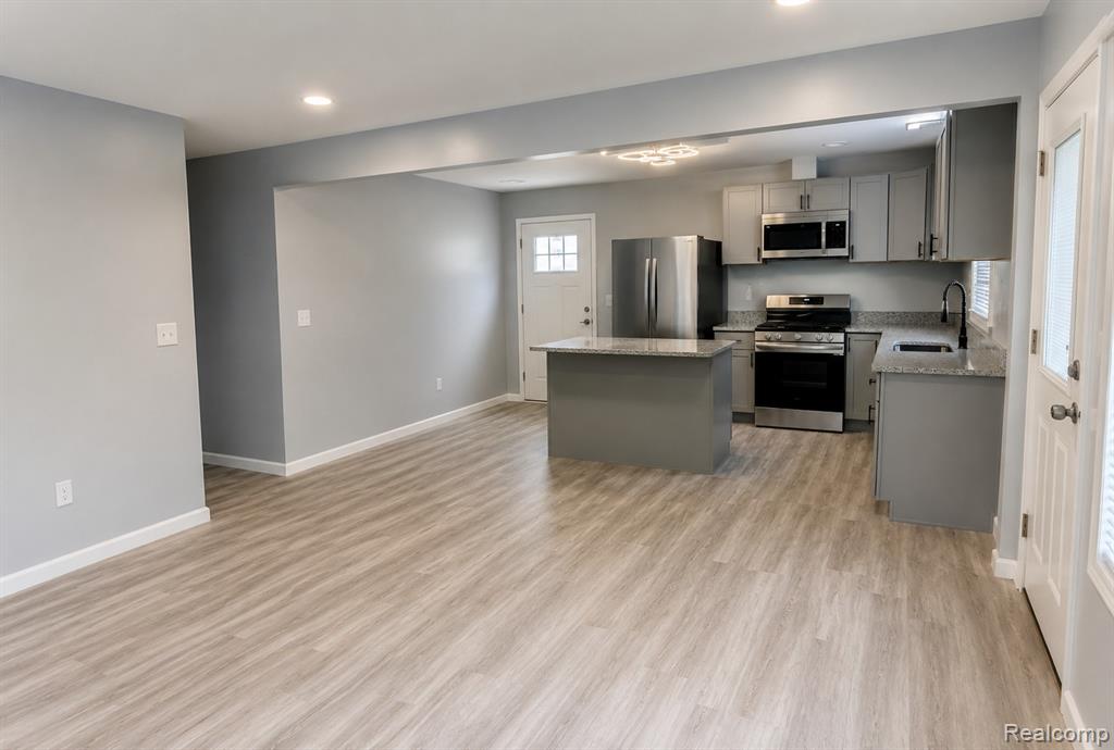 27865 BRETTONWOODS Street, Madison Heights, MI 48071 — Photo 2