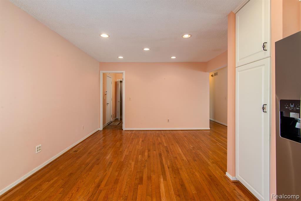 7075 ELMHURST, West Bloomfield, MI — Photo 8