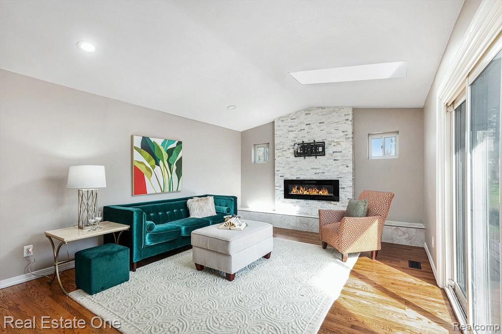 851 MARENGO Drive, Troy, MI 48085 — Photo 13