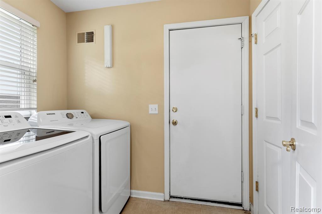 5487 Greenway Drive, 82, Trenton, MI 48183 — Photo 19