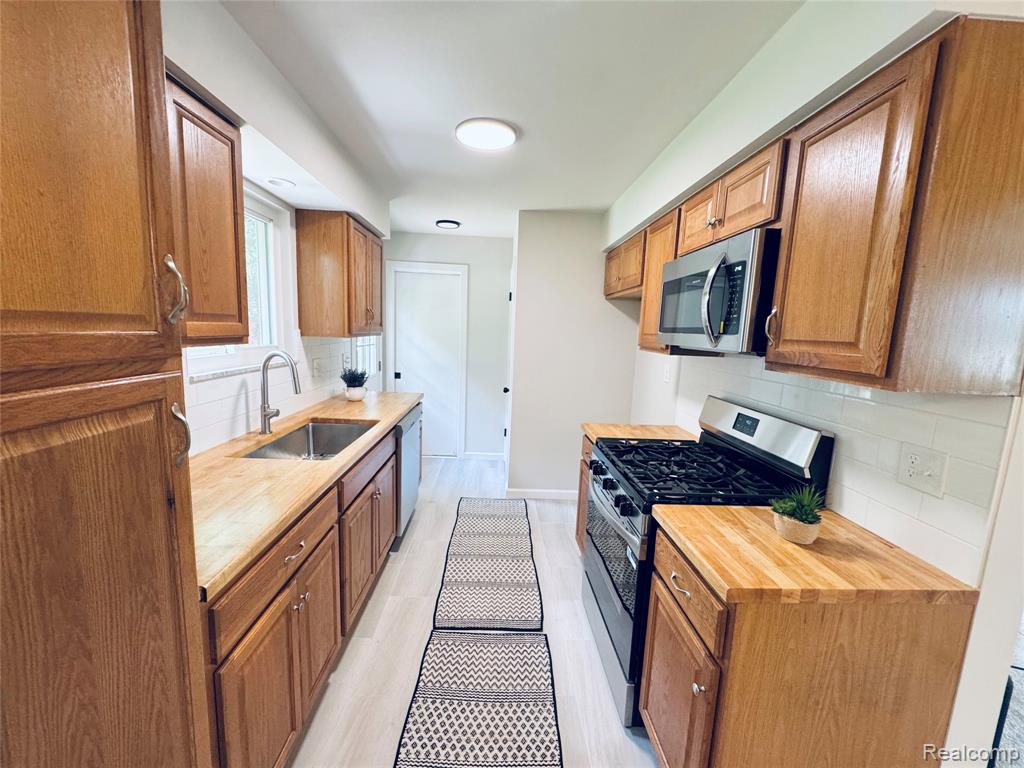 4880 Forest Avenue, Waterford, MI 48328 — Photo 10