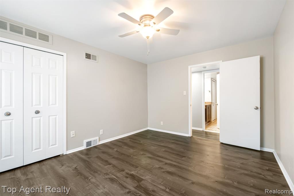 8657 Kennedy Circle, Warren, MI 48093 — Photo 13