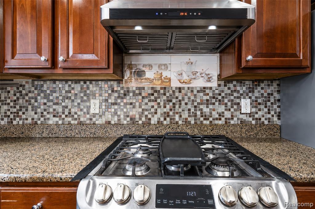 45149 Bartlett Drive, Novi, MI — Photo 21