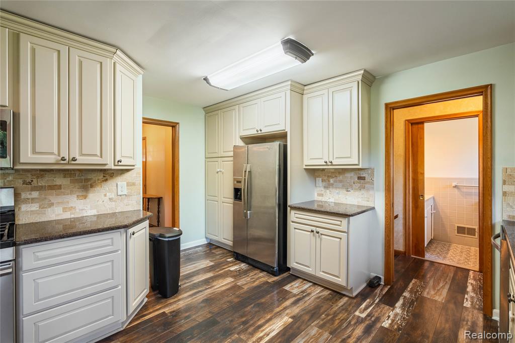 8293 Woodcrest Drive, Grosse Ile, MI 48138 — Photo 5