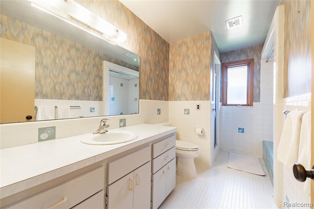 472 Riverside Drive, Wyandotte, MI 48192 — Photo 26