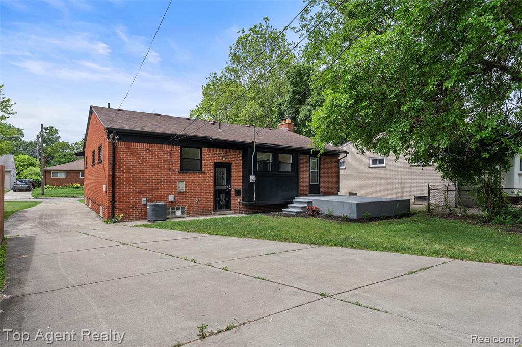 24300 Seneca Street, Oak Park, MI 48237 — Photo 38