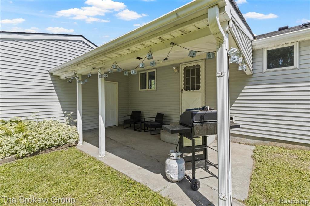 6088 Surrey Lane, Burton, MI 48519 — Photo 23
