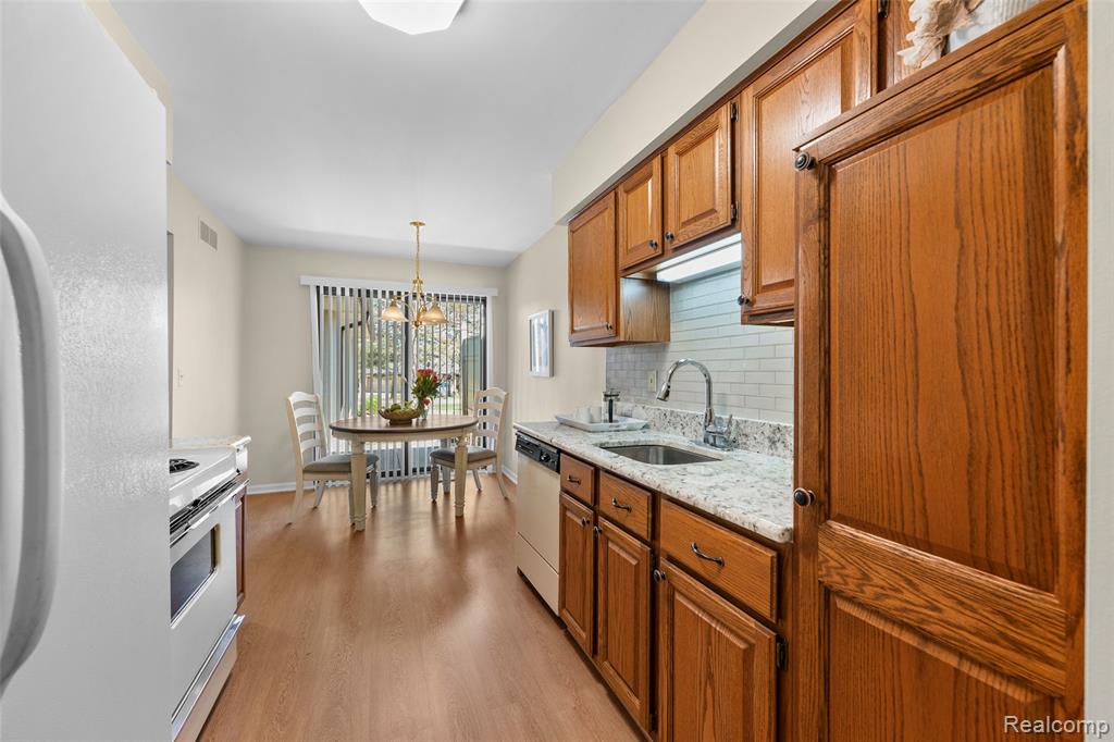 985 Wexford Way, 34, Rochester Hills, MI 48307 — Photo 16