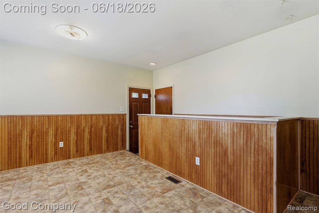 8246 Independence Drive, Sterling Heights, MI 48313 — Photo 9