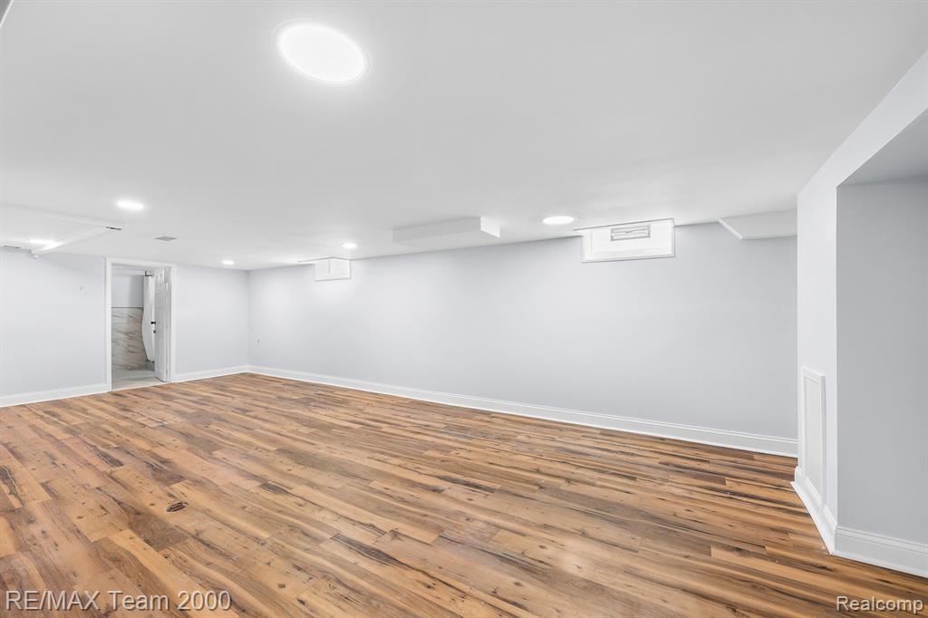 6470 Norborne Avenue, Dearborn Heights, MI 48127 — Photo 17