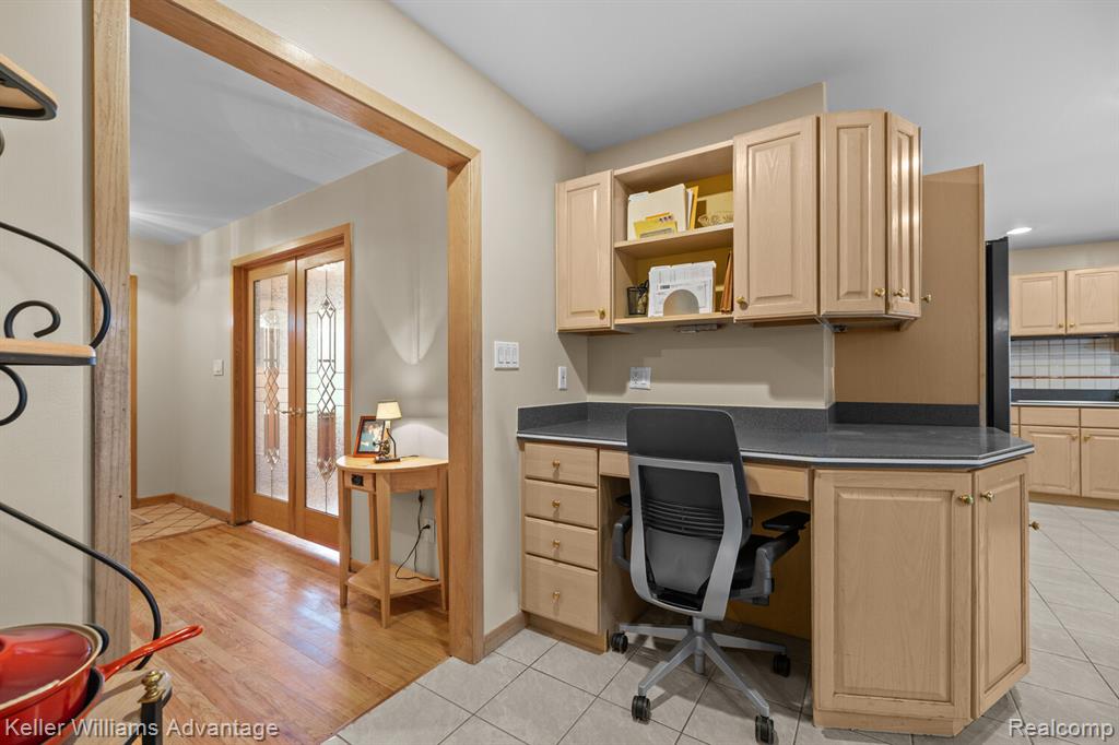 24806 Power Road, Farmington, MI 48336 — Photo 18