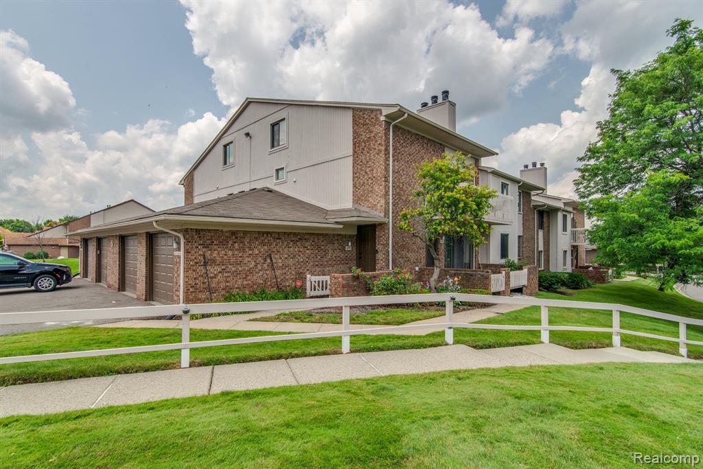 6598 MAPLE LAKES Drive, West Bloomfield, MI — Photo 2