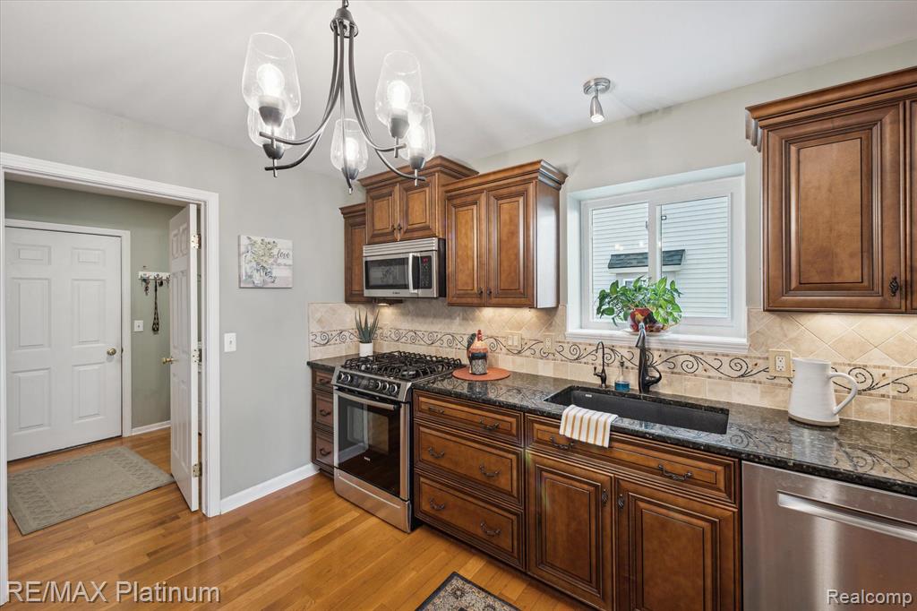 585 Snowfall Court, Howell, MI 48843 — Photo 12
