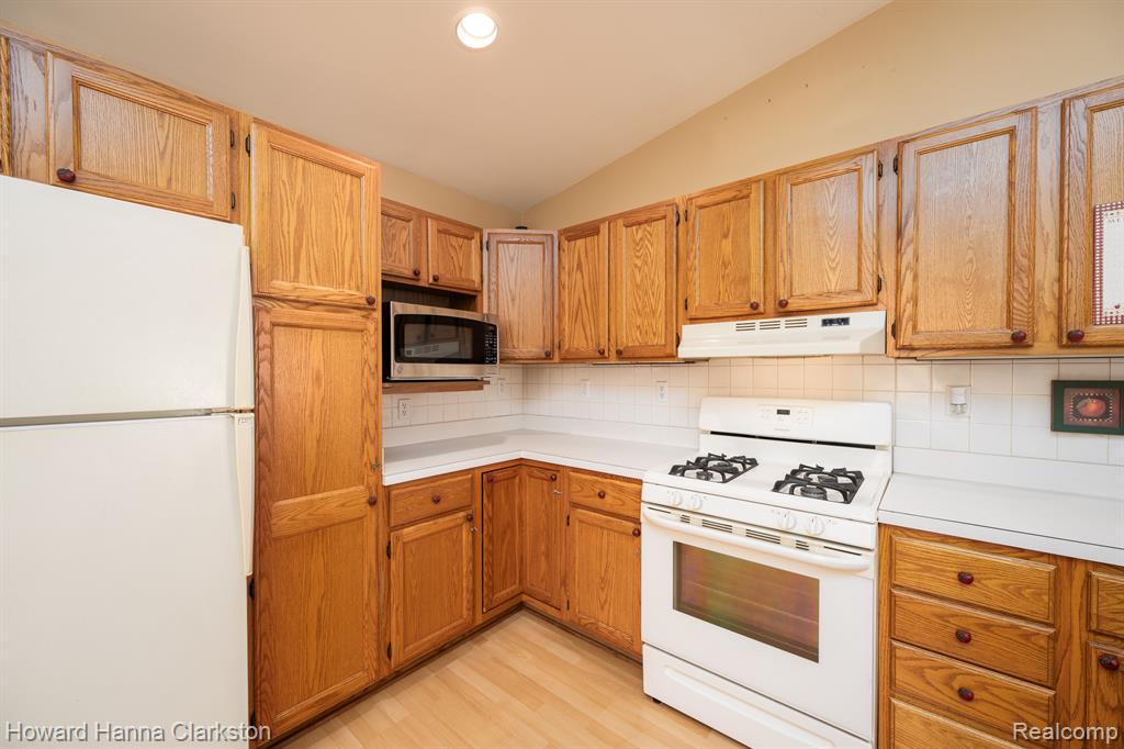 6183 Jameson Drive, Waterford, MI 48329 — Photo 9