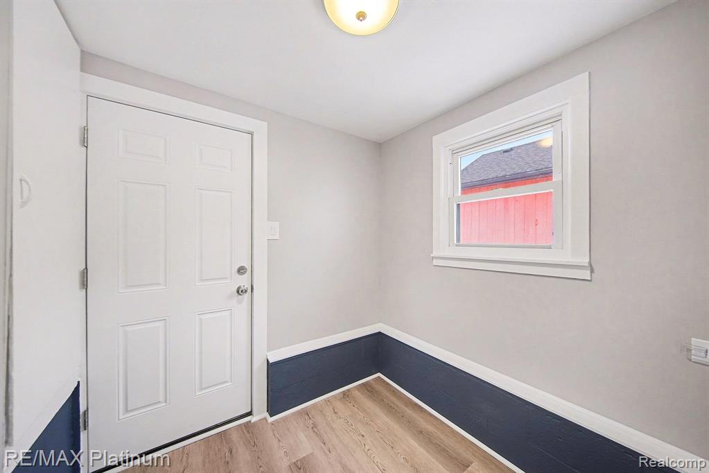 604 Seymour Avenue, Jackson, MI 49202 — Photo 8