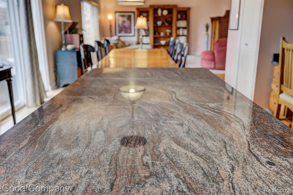 755 OAK POINT Lane, Madison Heights, MI 48071 — Photo 28