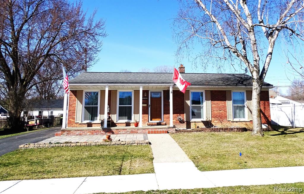 5232 GREENLEAF Drive, Swartz Creek, MI 48473 — front exterior