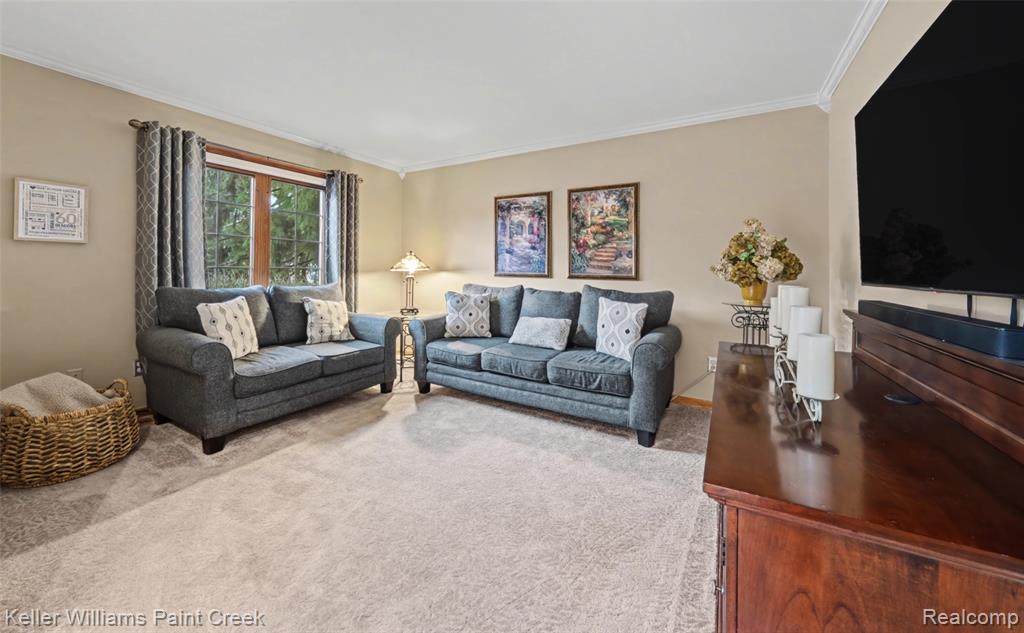 247 Glenmoor Drive S, Rochester, MI 48307 — Photo 19