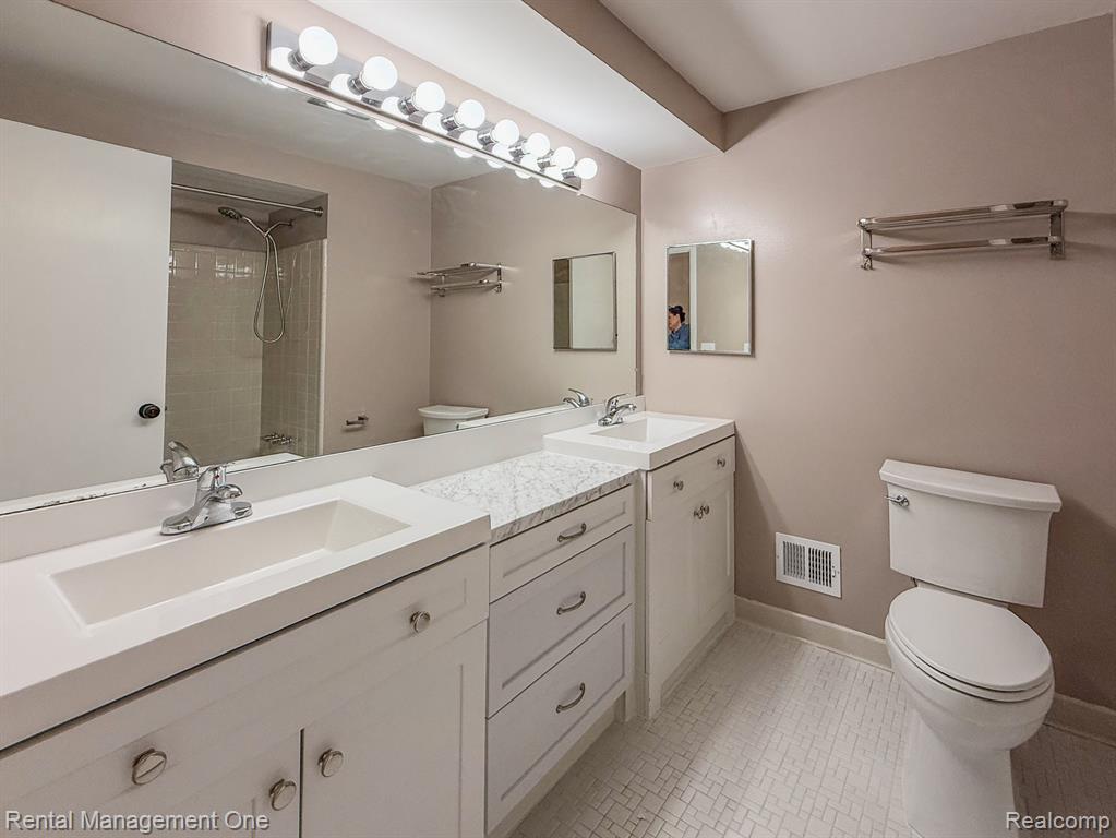5326 FALMOUTH Drive, Troy, MI 48085 — Photo 22