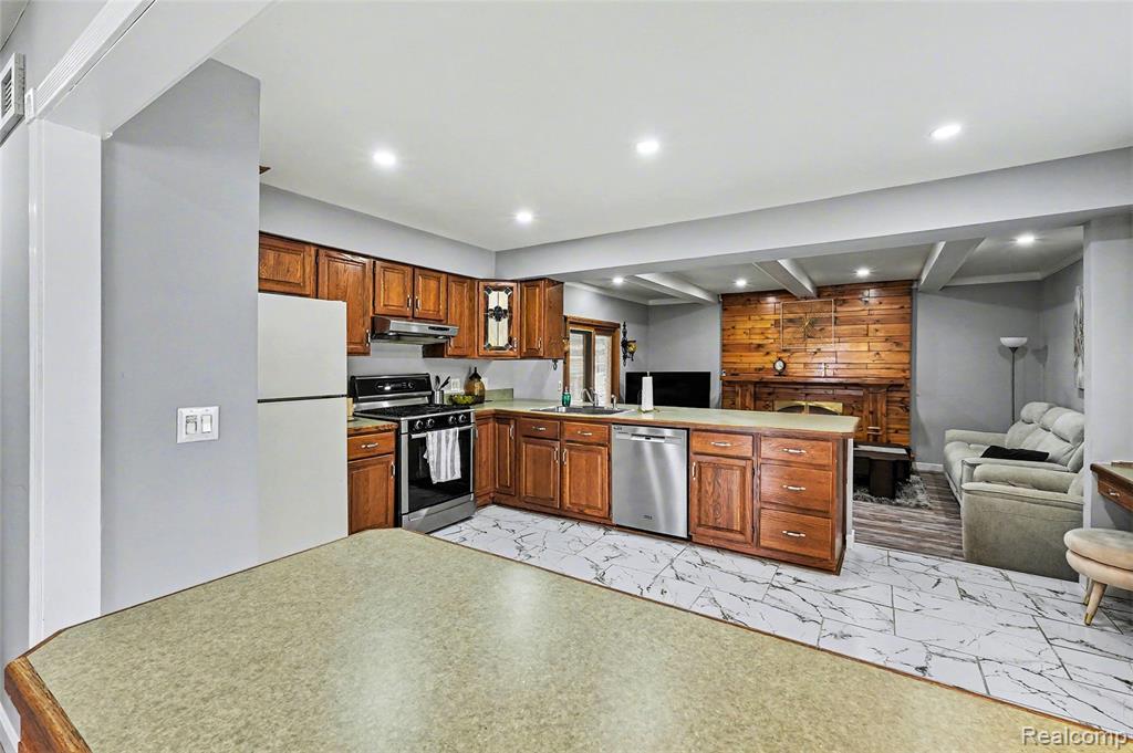 41174 Bernard Drive, Sterling Heights, MI 48313 — Photo 9