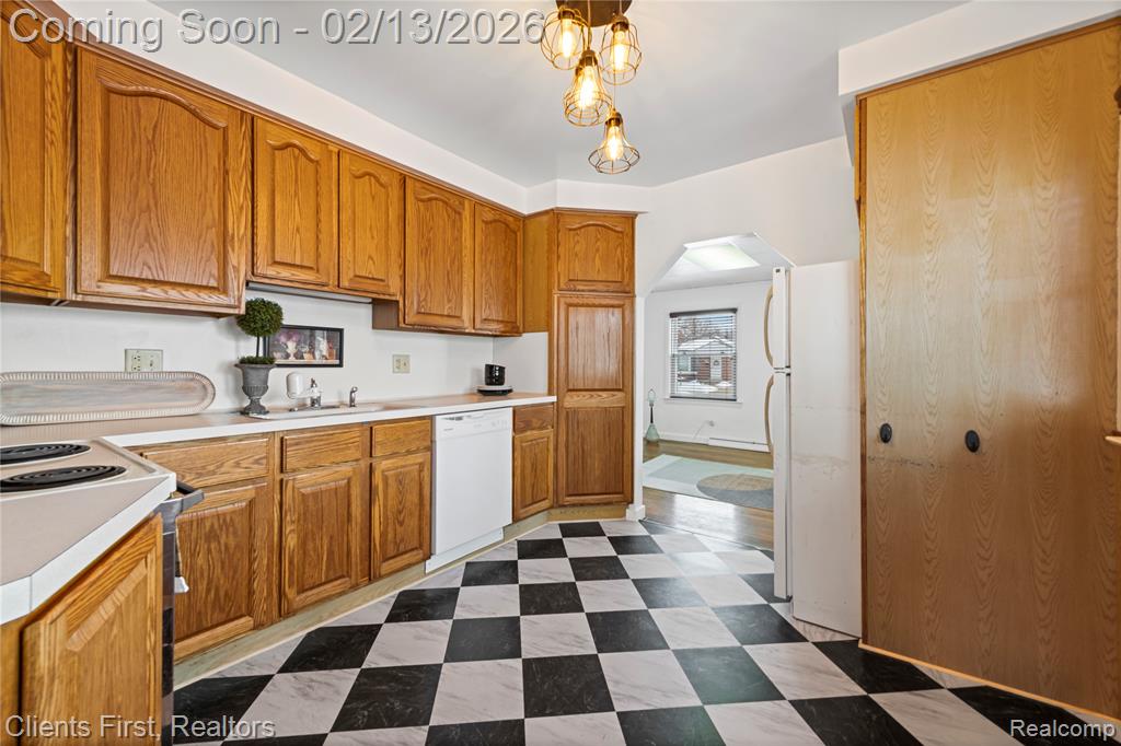 4196 Clippert Street, Dearborn Heights, MI 48125 — Photo 15