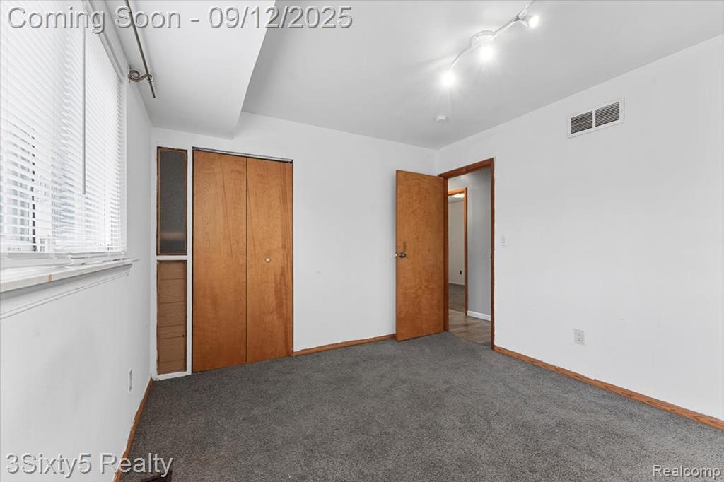17541 Bodsford Drive, Woodhaven, MI 48183 — Photo 19