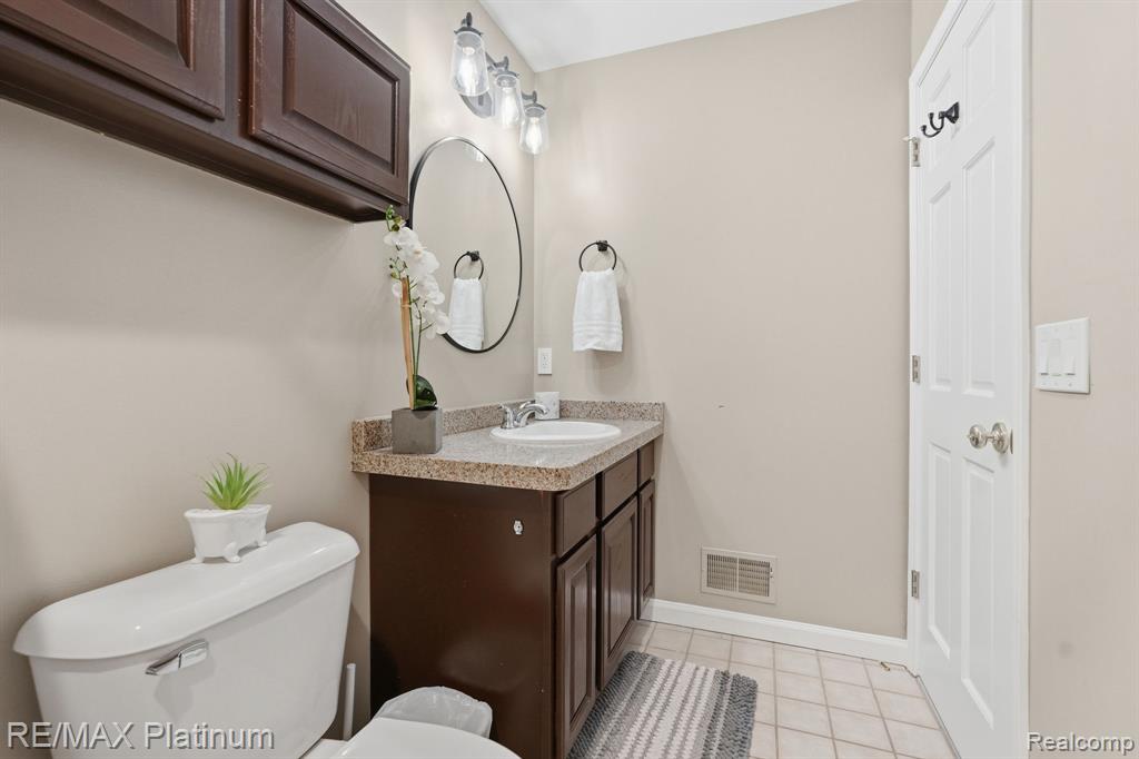 6513 E Ridge Court, Brighton, MI 48116 — Photo 7