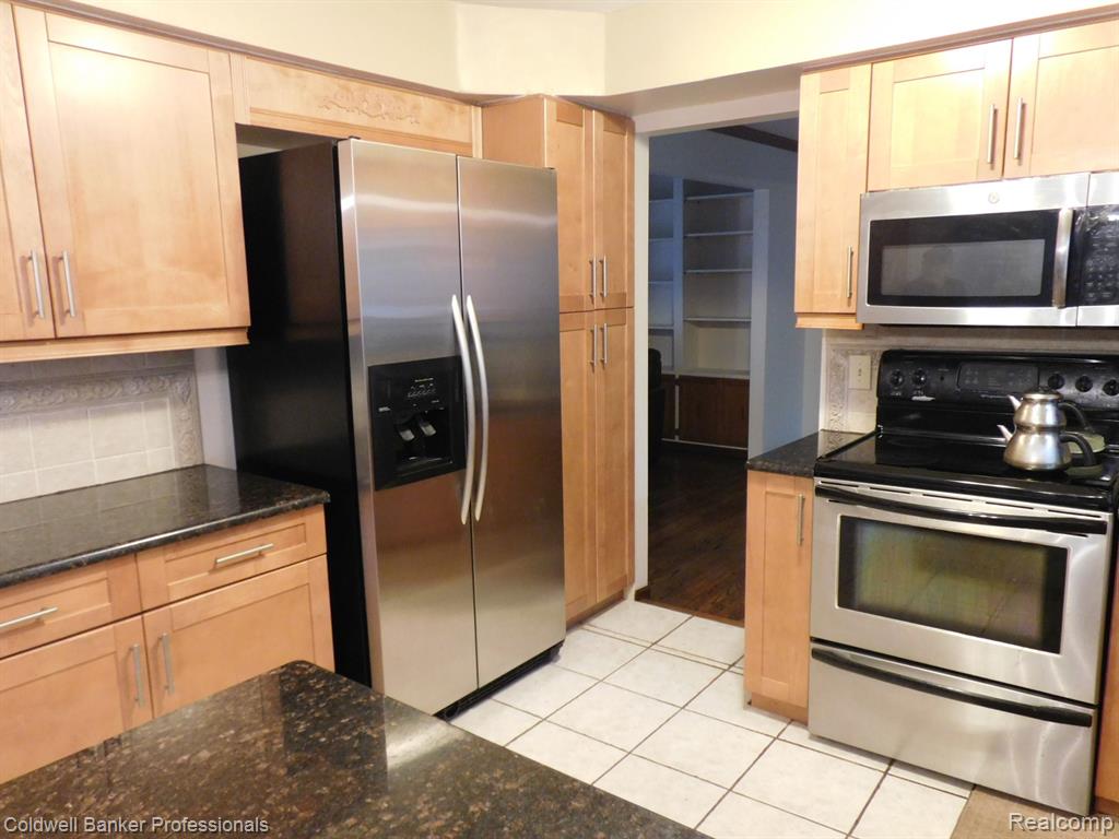 5244 Folkstone Drive, Troy, MI 48085 — Photo 12