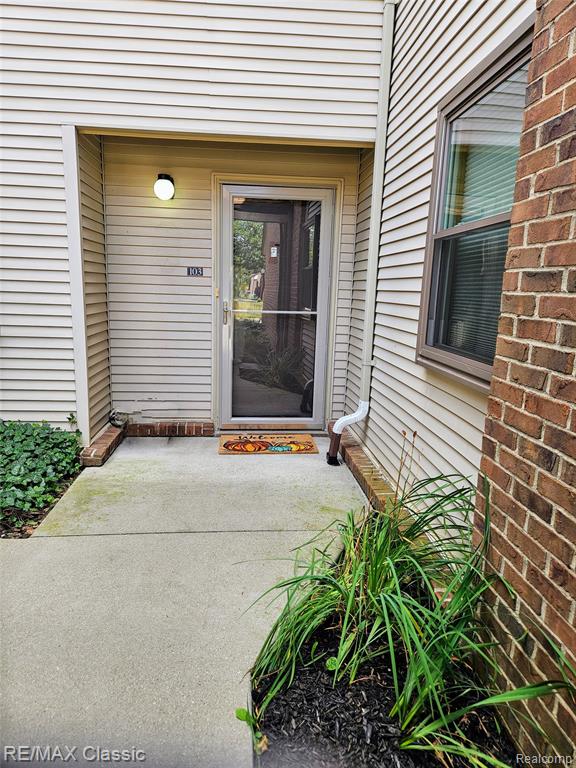 6740 Ridgefield Circle, 103, West Bloomfield, MI — Photo 4