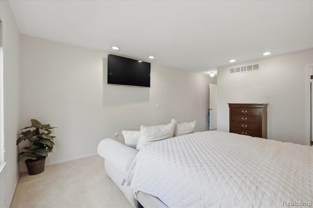6680 Ridgefield Circle, 101, West Bloomfield, MI — Photo 21
