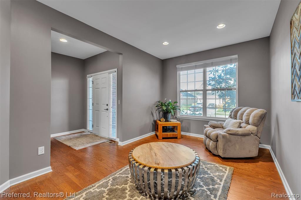 28430 Oakmonte Circle E, New Hudson, MI 48165 — Photo 8