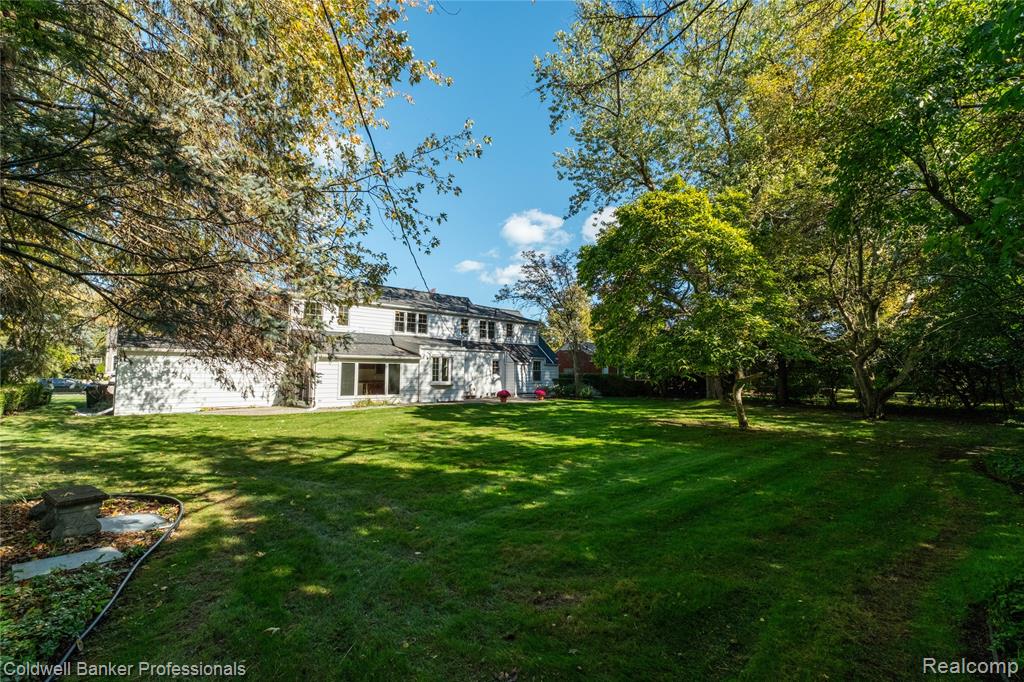 499 Sunningdale Drive, Grosse Pointe Woods, MI 48236 — Photo 51