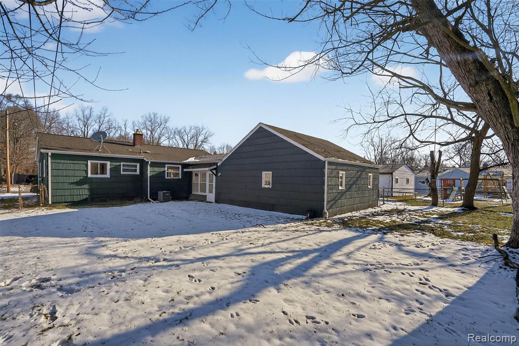 735 Elmwood Drive, Fenton, MI 48430 — Photo 34