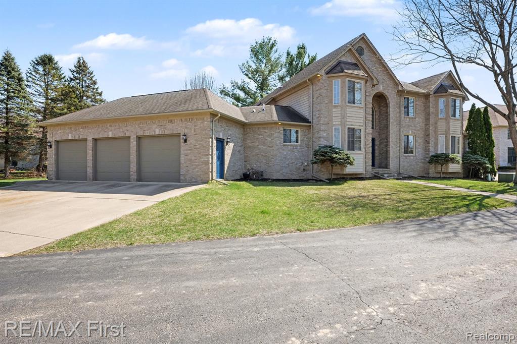 20400 Robinway Drive, Macomb, MI 48036 — Photo 46